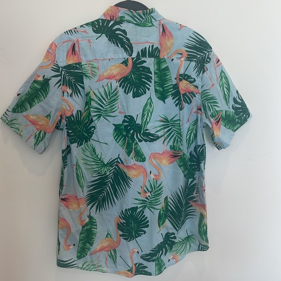 Old Navy Men’s Size Small Flamingo Palm Print Blue Short Sleeve Tropical Shirt - Picture 5 of 5